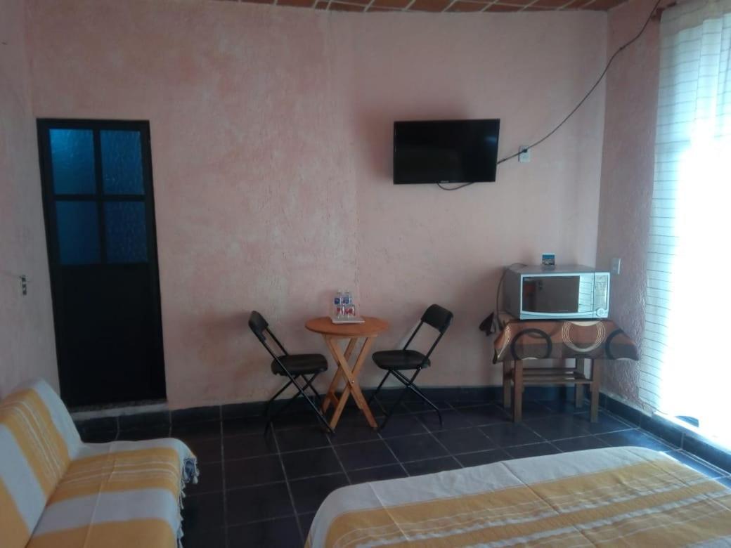 Hospedaje Casa Cortes - Recamaras De Descanso, Tepoztlan Mor - No Contamos Con Estacionamiento Εξωτερικό φωτογραφία